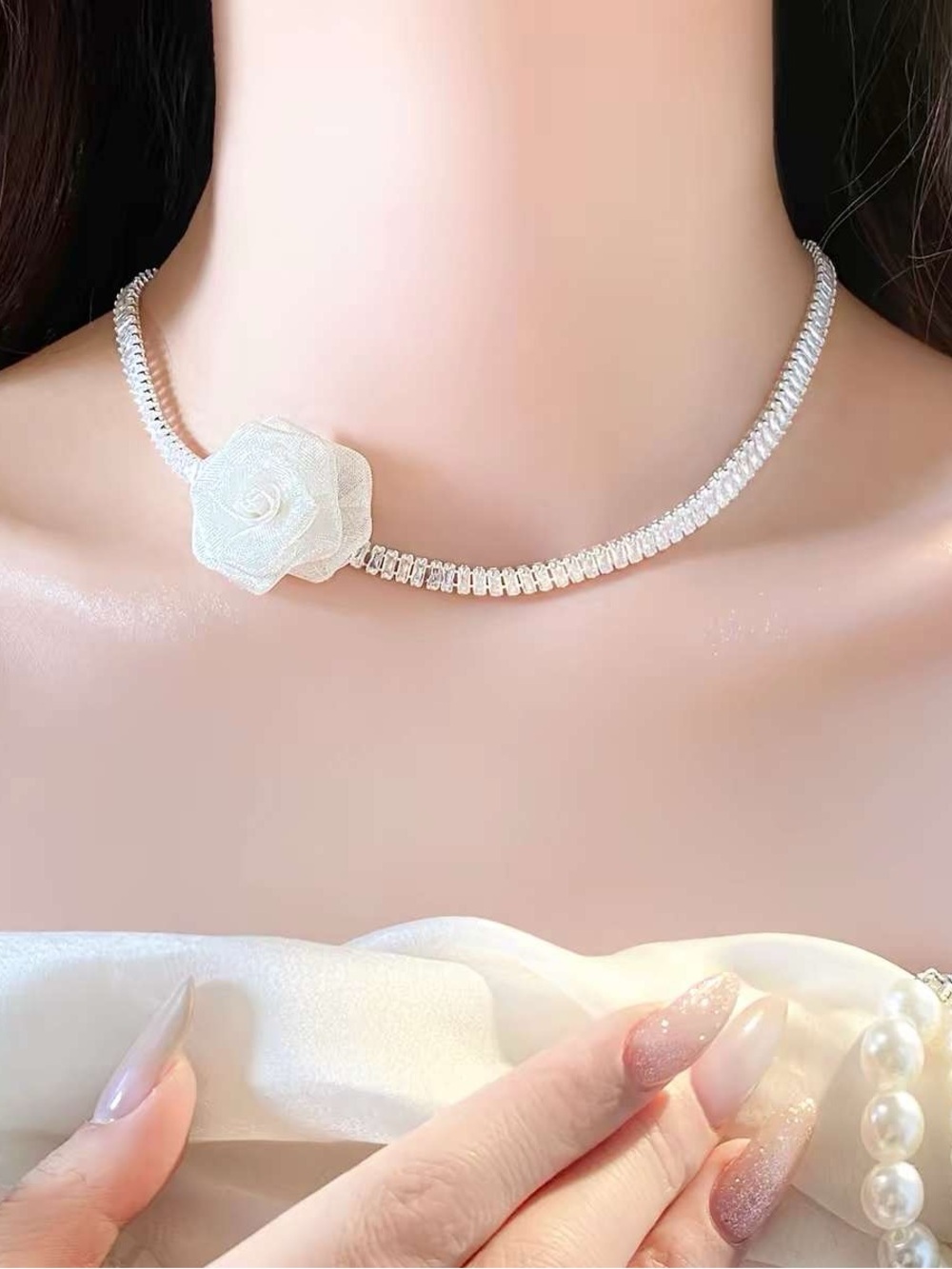 Elegant White Floral Choker Necklace - Women's Jewelry